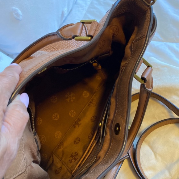 Tory Burch Bag with dust bag. - Picture 2 of 6